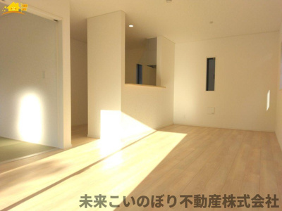 【居間・リビング】 | Cradlegarden久喜市菖蒲町菖蒲第17 | 一日の中で多くの時間を過すことになるリビングダイニングだからこそ、いつも穏やかな空間であることが必然。爽やかな通風と採光を存分に感じる事が出来る空間です。