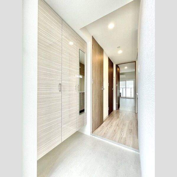 エスリード葵桜通りの玄関|※同物件他部屋写真
反転、色違いの場合有
現況優先