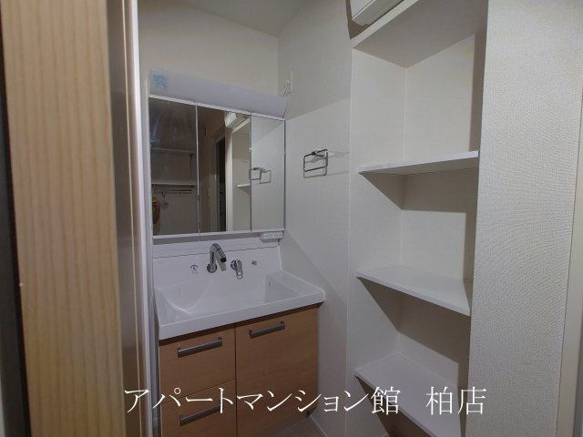 モーヴソレイユの独立洗面台|同施工会社、同型タイプです