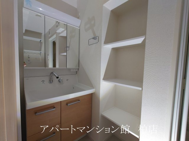 モーヴソレイユの独立洗面台|同施工会社、同型タイプです