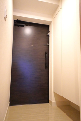 【玄関】 | アヴァンカーサ町屋 | ※写真は同タイプ住戸です。