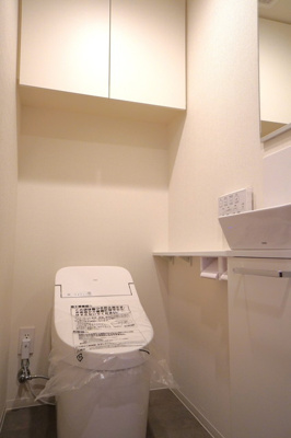 【トイレ】 | アヴァンカーサ町屋 | ※写真は同タイプ住戸です。