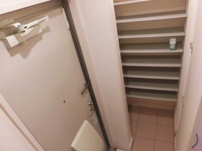 【玄関】 | ドゥパレ生石 | 101　玄関