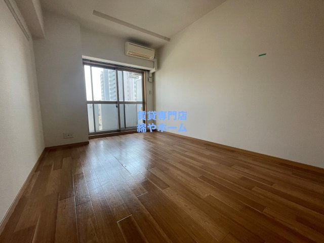 リアライズ住之江公園の洋室|コンパクトで使いやすい洋室です