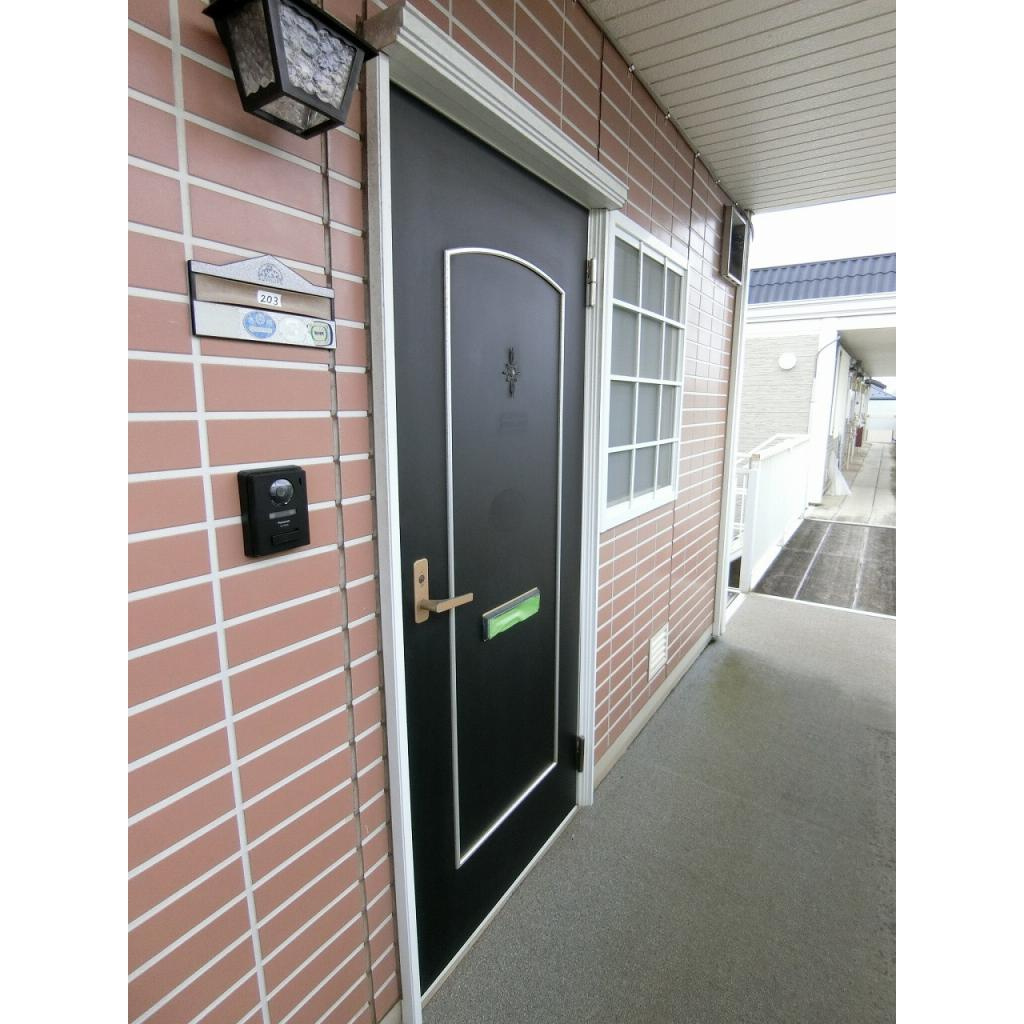 シャトルチグサ　Ａ棟の玄関