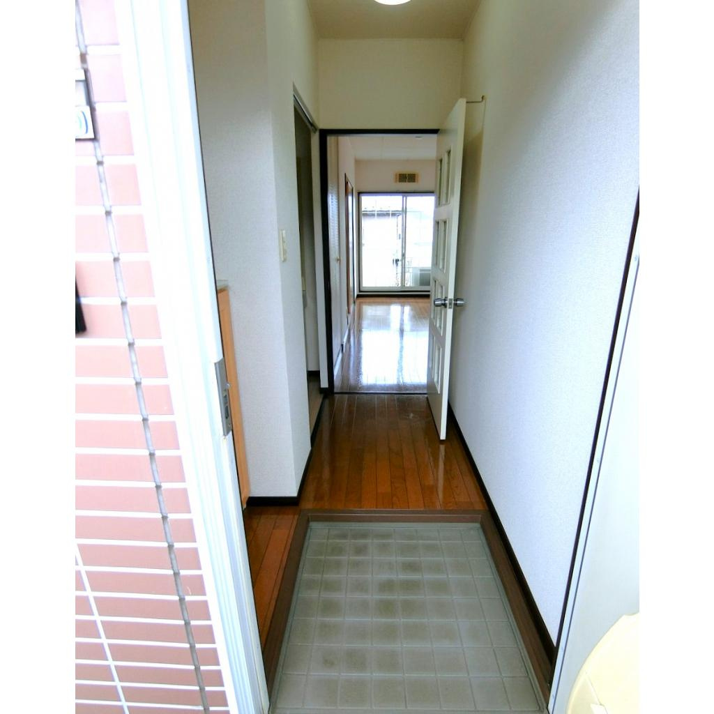 シャトルチグサ　Ａ棟の玄関