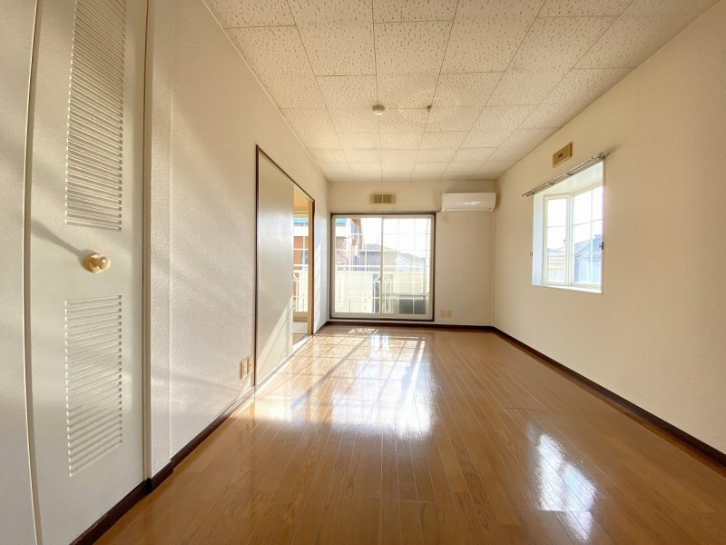 シャトルチグサ　Ａ棟の居間・リビング