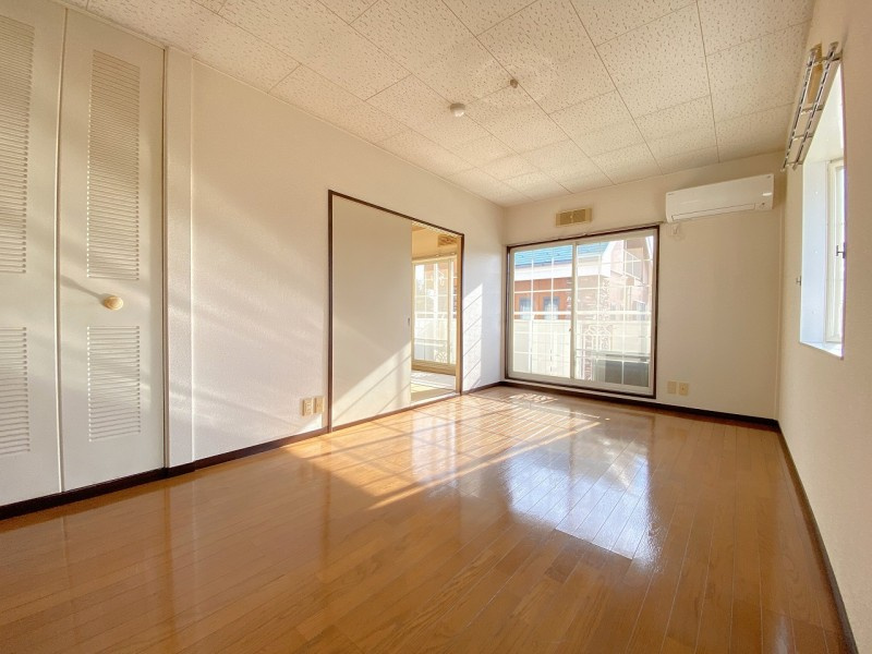 シャトルチグサ　Ａ棟の居間・リビング