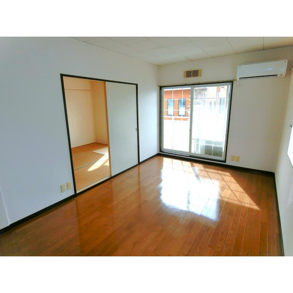 シャトルチグサ　Ａ棟の居間・リビング