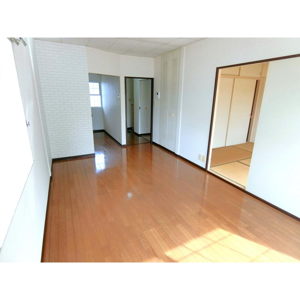 シャトルチグサ　Ａ棟の居間・リビング