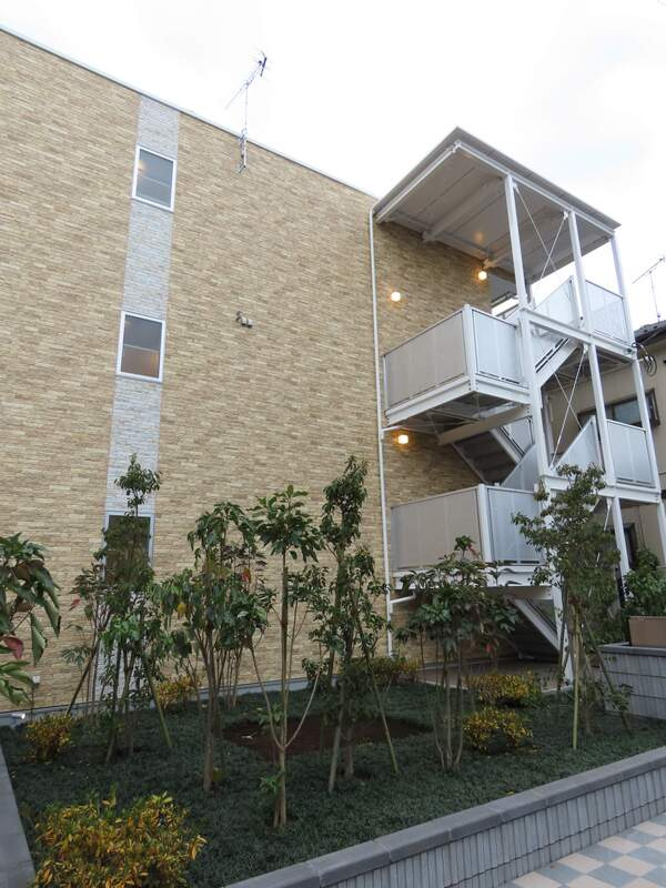 リブリ・June HAPPINESSのエントランス