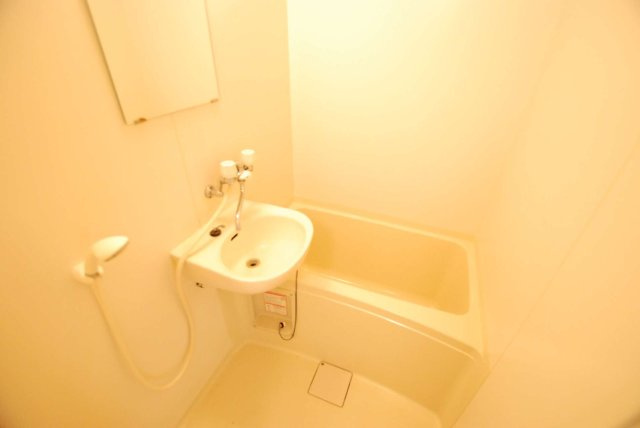 レオパレスフローラの浴室|同タイプ写真の為、現況優先。