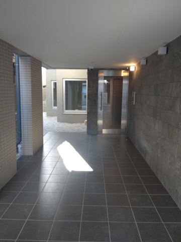 ルーデンス平和島のエントランス