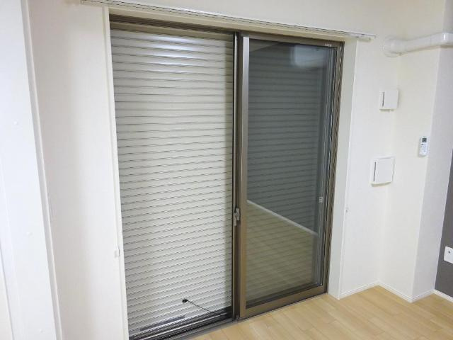オレンジクレストＡのその他|窓シャッター、複層ガラス