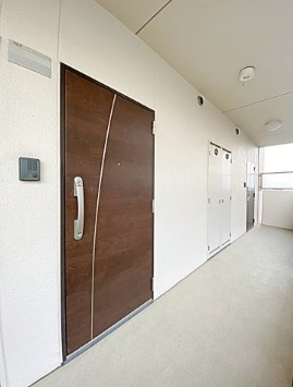 スカイコート松原の玄関