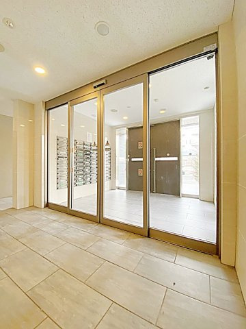 スカイコート千代田のエントランス