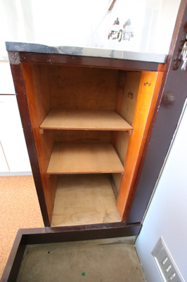 玄関に下駄箱あり