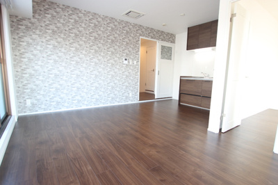 フローリング仕様のリビングダイニング