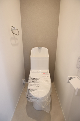 トイレには快適な温水洗浄便座付き