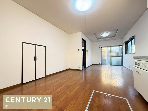 岩出市岡田　中古戸建の居間・リビング