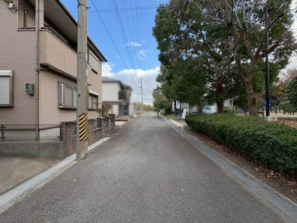 和歌山市松江東1丁目　中古戸建の前面道路含む現地写真