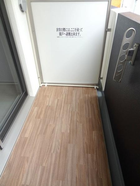 エステムコート難波ウエストサイド４ザ・フォースのバルコニー|★まるでウッドデッキ★