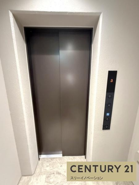 アドバンス大阪フェリーチェのエントランス|エレベーター付き！