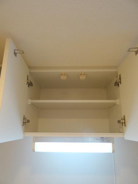 アドバンス大阪ソルテのキッチン|★上部にも収納★