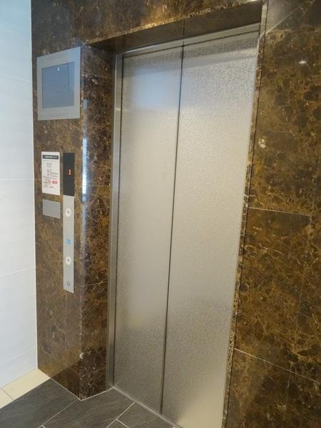 アドバンス大阪ソルテのエントランス|★モニター付きのエレベーター★