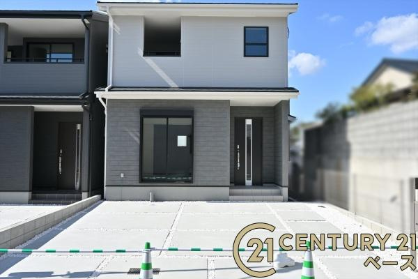 リーブルガーデン高畑町 １号棟 ／新築一戸建の外観|■現地撮影写真■耐震等級３の地震に強い安心の邸宅！雨で汚れを洗い流してくれるセルフクリーニング機能付き外壁！お気軽にお問い合わせください！