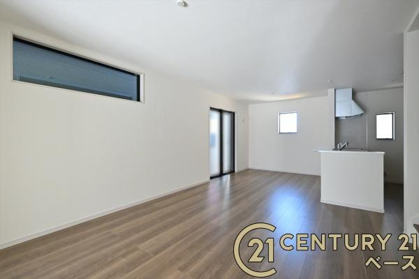 リーブルガーデン高畑町 １号棟 ／新築一戸建の居間・リビング|■ペアガラス使用で結露の心配もありません！■