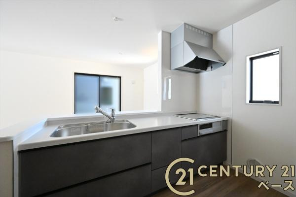 リーブルガーデン高畑町 １号棟 ／新築一戸建の内観：施工例|■床は水ハケが良く、乾きやすいのでカビの発生も軽減！嬉しい浴室乾燥機付です！■