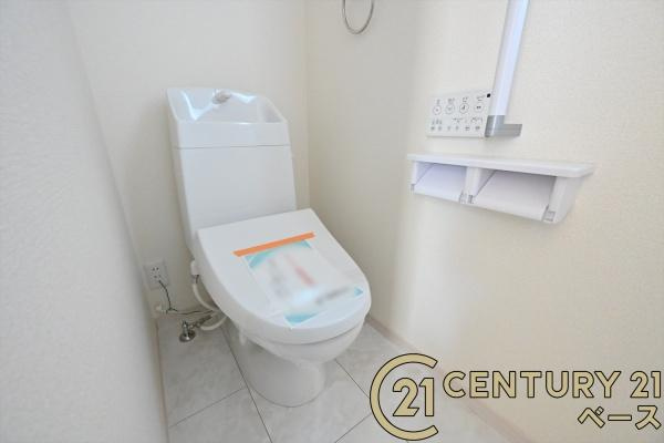 リーブルガーデン高畑町 ２号棟 ／新築一戸建の内観：施工例|■フチなし＆トルネード洗浄でお掃除も楽らく！ウォシュレット付きです！■