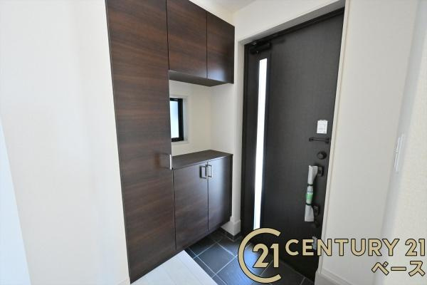 リーブルガーデン高畑町 ２号棟 ／新築一戸建の内観：施工例|■玄関には大容量シューズボックスを完備！■