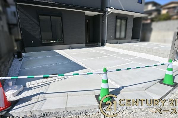 リーブルガーデン高畑町 ２号棟 ／新築一戸建の駐車場|■現地撮影写真■駐車スペース２台分完備！