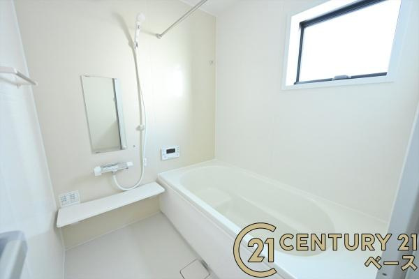 リーブルガーデン高畑町 ２号棟 ／新築一戸建の内観：施工例|■床は水ハケが良く、乾きやすいのでカビの発生も軽減！嬉しい浴室乾燥機付です！■