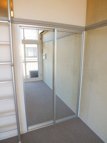 レオパレスメイプルⅢの玄関