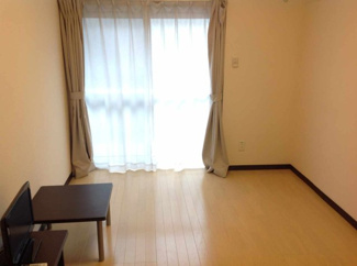 【居間・リビング】 | レオネクスト山下公園 | 同タイプ写真