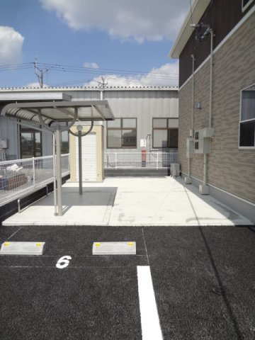 サニープレシャスの駐車場