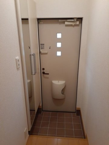 ランドヒルズＤの玄関