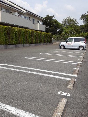 ランドヒルズＤの駐車場