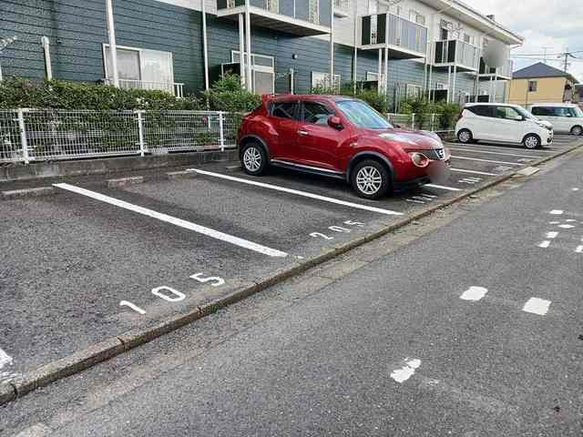 プレジデントハイツ平原の駐車場