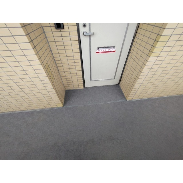 5thマンションの玄関