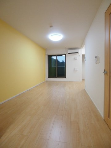 ネオ・ドゥーエの居間・リビング