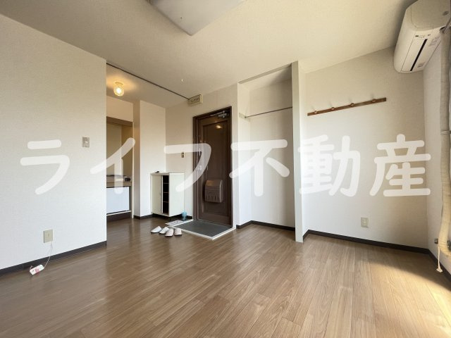 エスポアール春日Ⅰの居間・リビング|こちらのリビングで趣味の時間をお楽しみください