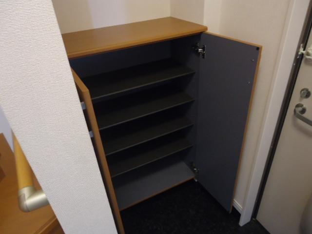 フラット　コスモスの玄関|シューズボックス