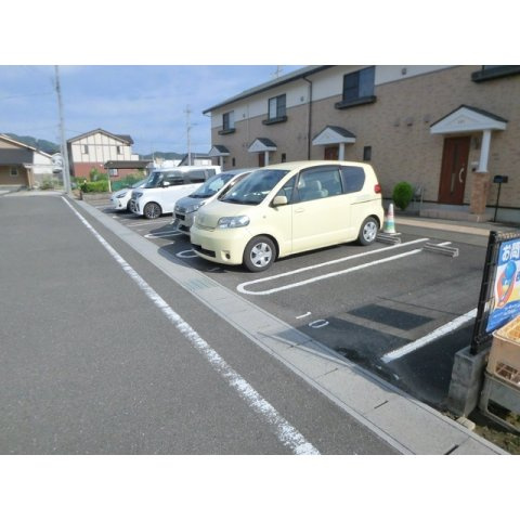 EAST　SQUARE　０の駐車場