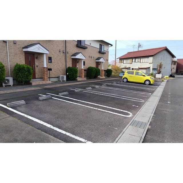 EAST　SQUARE　０の駐車場