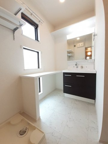 ラフィネ　グリシーヌ　Ⅱの洗面所