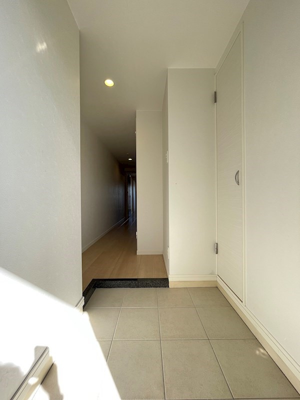 エンクレスト渡辺通Ⅱの玄関